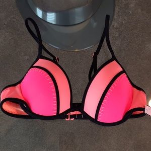 ❤️"The Fabulous" Victoria Secret Swim Top 32B❤️